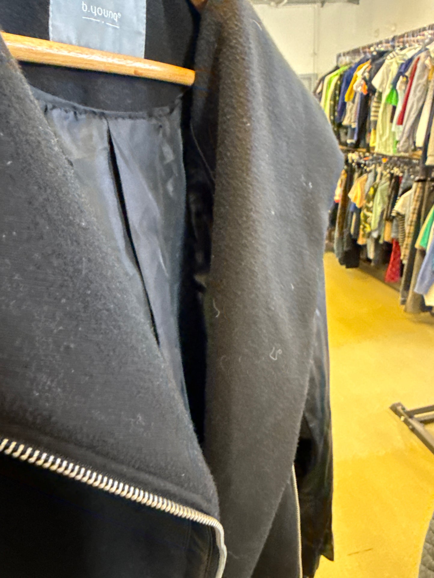 D. Auwore Jacket – Sort