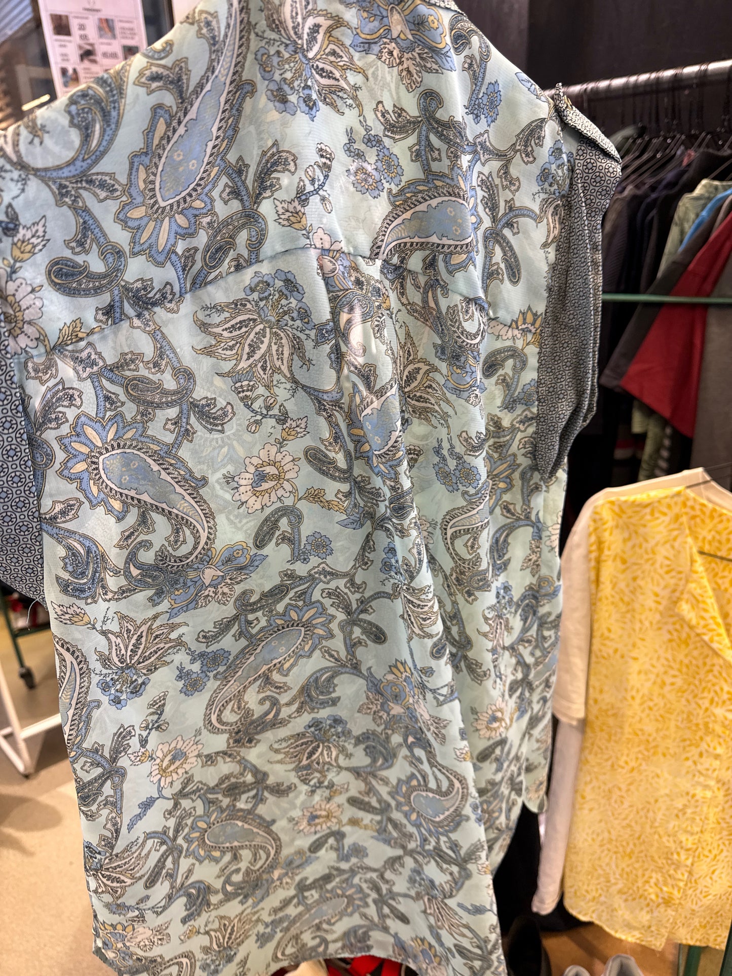 Skjorte – Blomstret mønster
